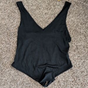 SHEIN Black Ribbed V-Neck Sleeveless Bodysuit